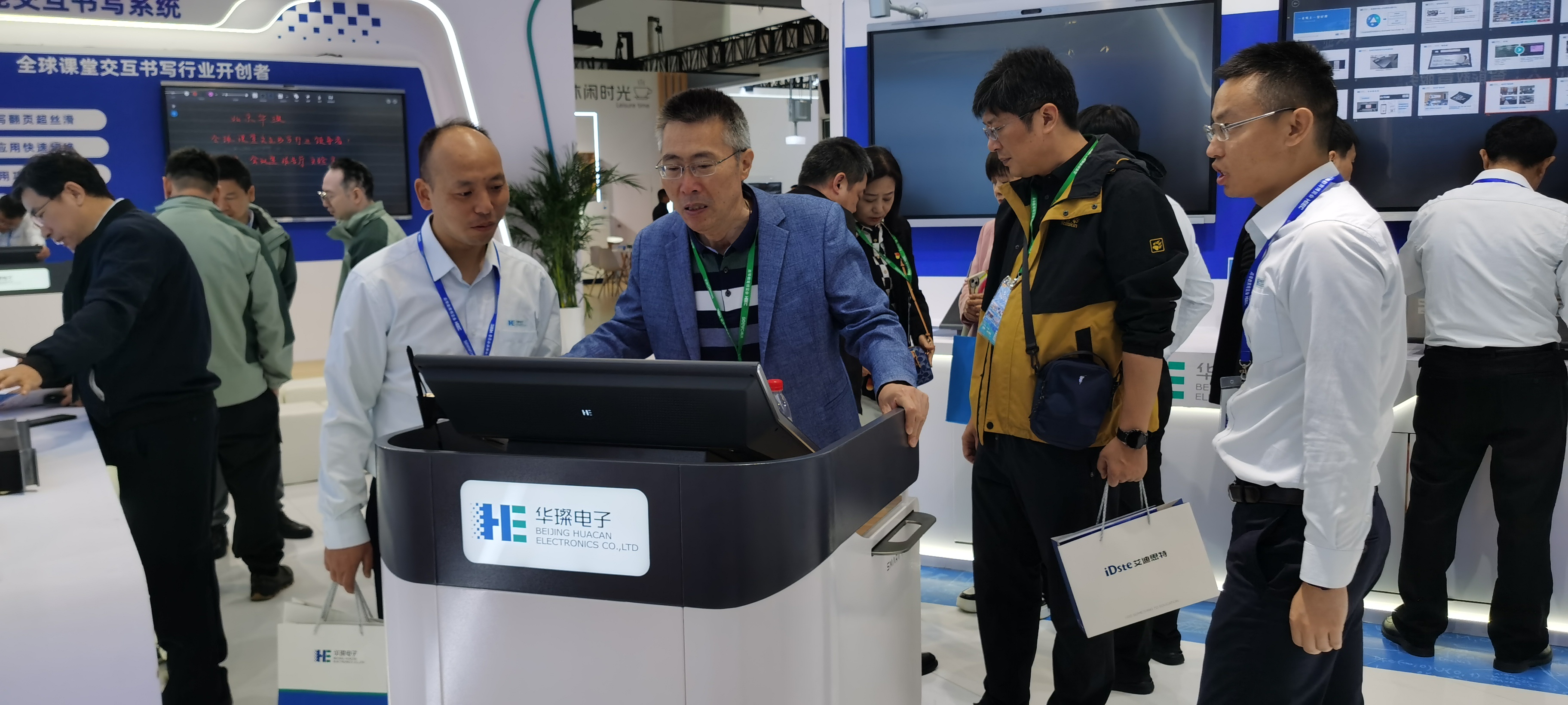 創(chuàng)者匠心耀春城 —華璨電子點(diǎn)亮 2025高博會智慧教育之光